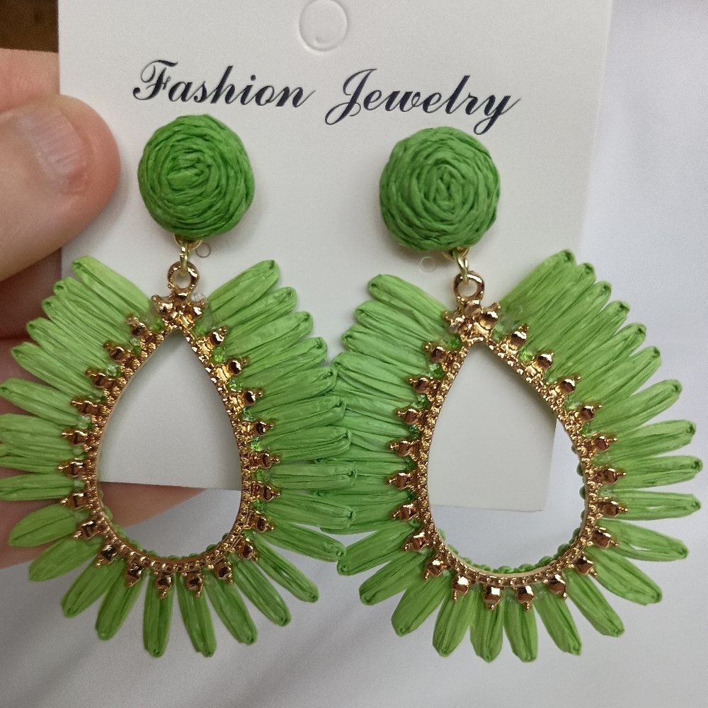 Handcrafted Fashion Jewelry Leafy Green Teardrop Earrings (#0282)